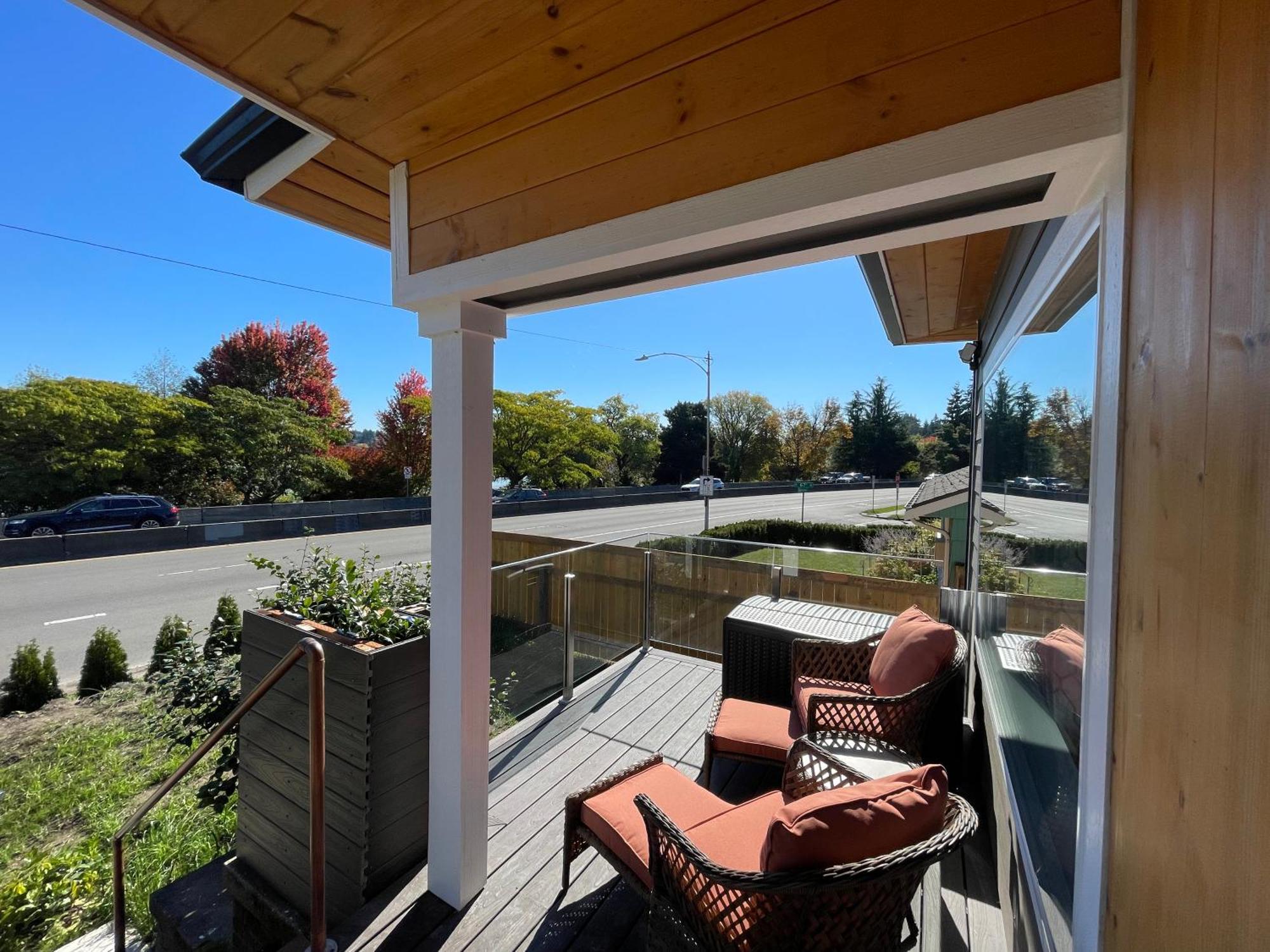 Green Lake 1St Line Home A With Central Air Conditioners Seattle Exterior photo